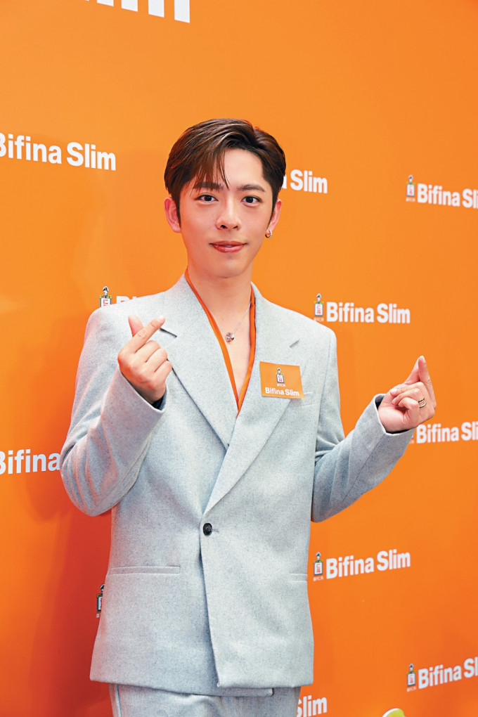 Edan昨日出席活動時，身形明顯消瘦了不少。