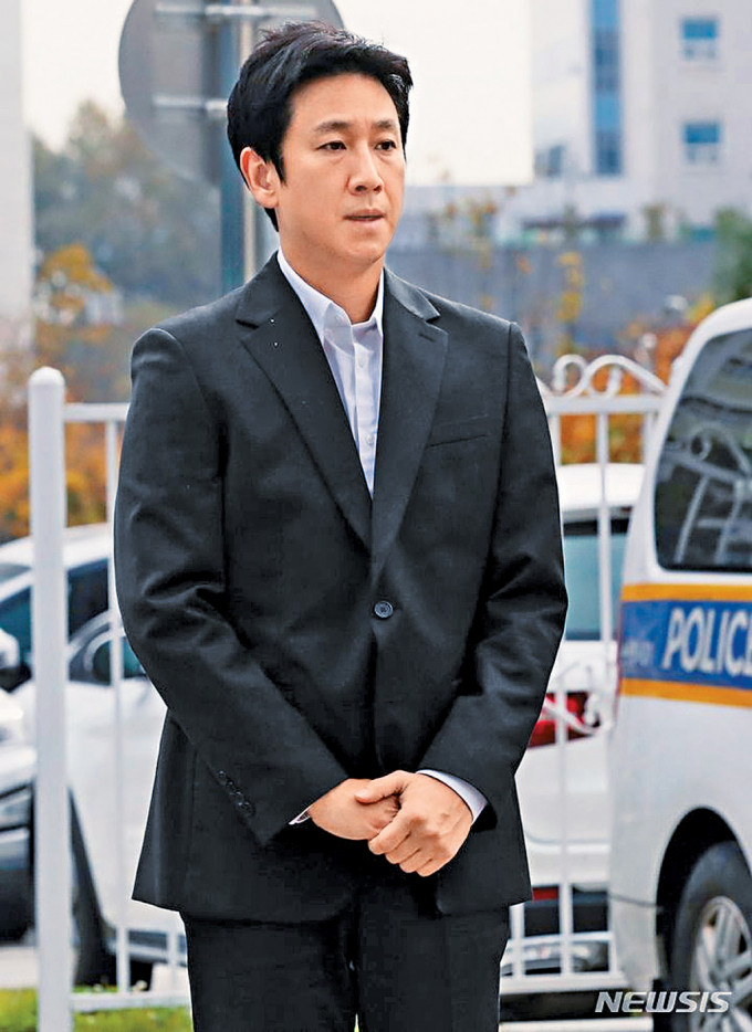 李善均今日出殡，有韩媒闹警方执法过度，导致他轻生。