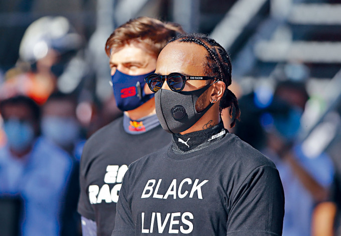 黑帝于F1开季后带头穿起平权T恤及眼镜，以示宣扬平权的决心。
　