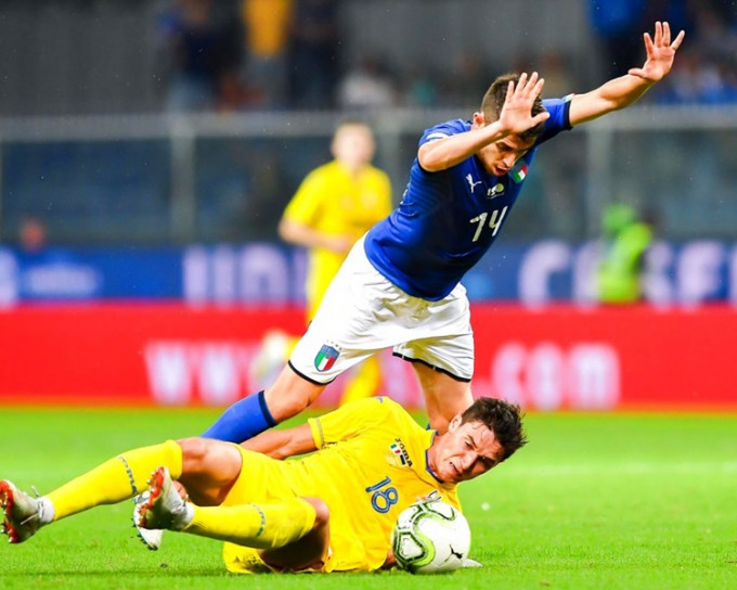 意大利(蓝衫)平队史最长主场不胜纪录。AP