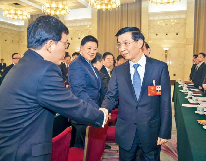 王滬寧四年前參加十三屆全國人大一次會議香港代表團審議。