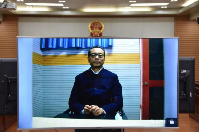 山东省菏泽市中级人民法院通过视频方式公开审理刘茂德受贿一案。