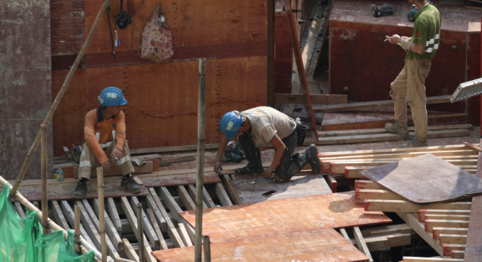 營造師學會指輸入外勞是紓緩建造業人力短缺的有效方案。資料圖片