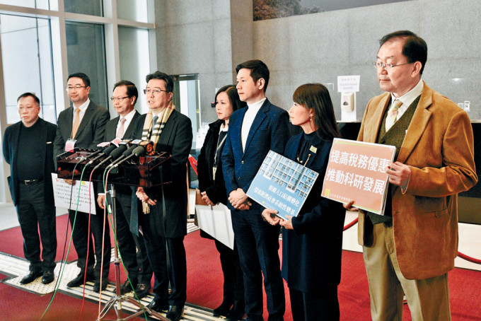立法会C15+部分议员昨约见陈茂波，就新一份《财政预算案》提交建议。