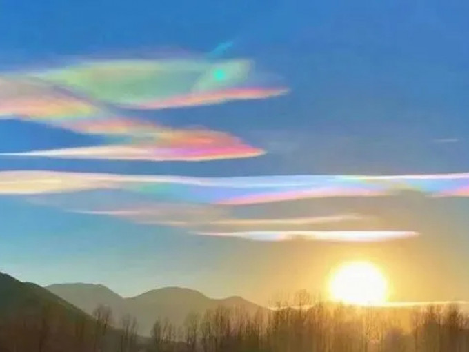 四川涼山西昌市天空出現七色彩雲景象。