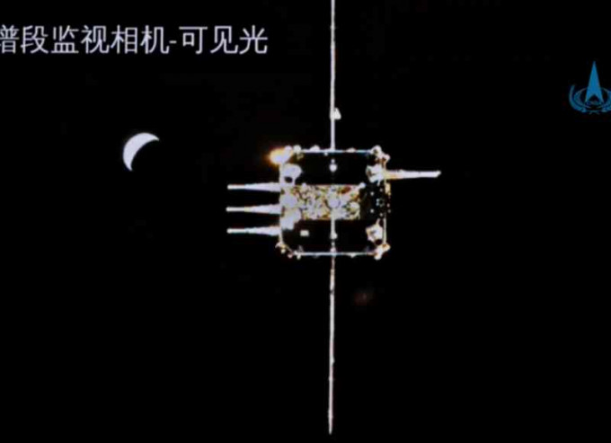 嫦娥五号上升器成功与轨道器和返回器组合体交会对接。新华社