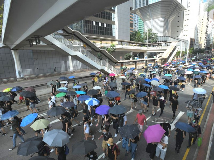 前年9月港島遊行有大批市民上街。資料圖片