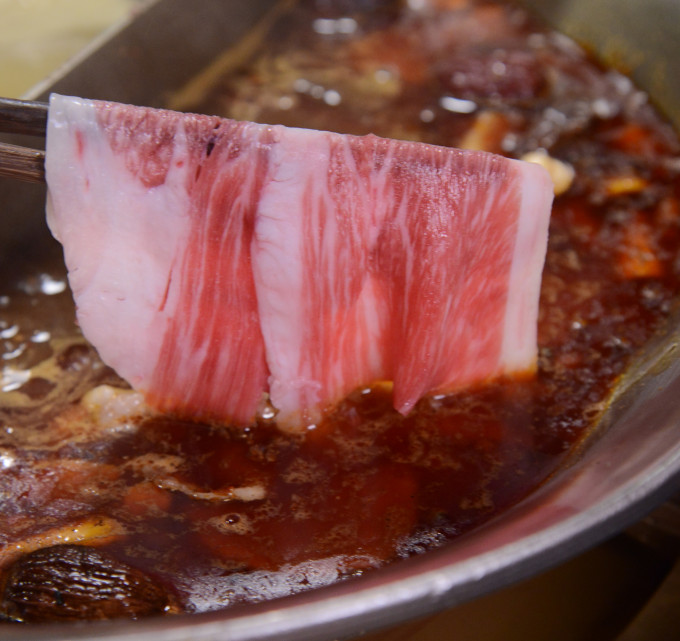 有放題火鍋食客投訴牛肉太薄或太厚。示意圖片