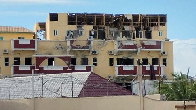 索马里青年党袭击摩加迪沙一间酒店，导致至少12人丧生。路透社图片