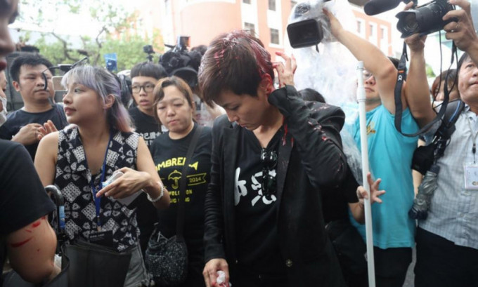 本港歌手何韵诗2019年9月在台北参与游行时遭泼漆。资料图片