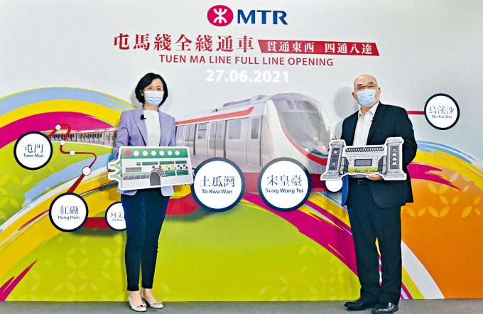 ■杨美珍（左）表示，为庆祝屯马綫通车，港铁将推出车费优惠。右图为李家润。