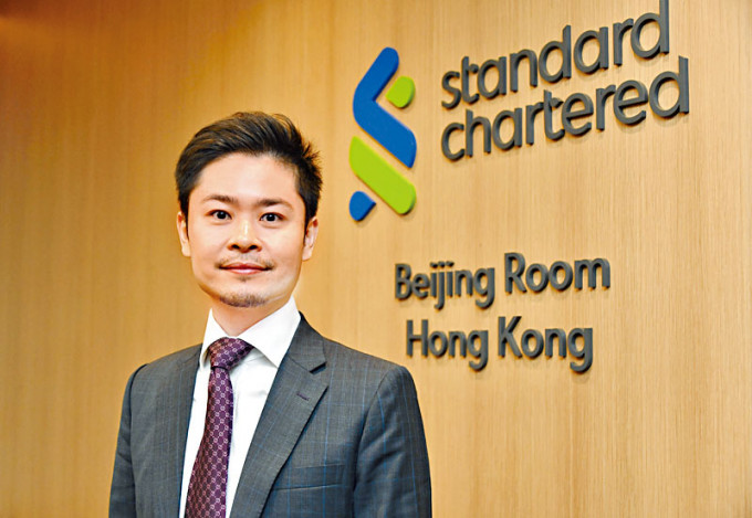 渣打香港財富管理部主管何文俊表示，冀全年財管收入可望持平。