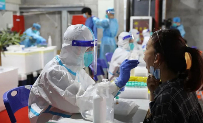深圳加強為市民進行核酸檢測。新華社資料相