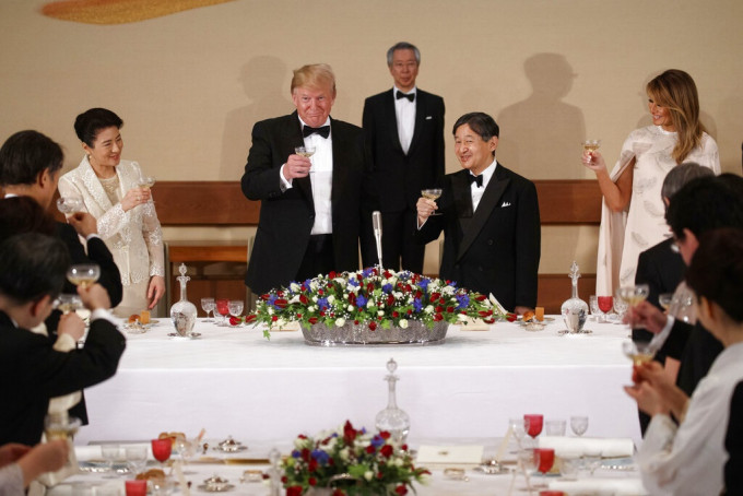 日本天皇德仁宫中盛宴款待美国总统特朗普伉俪。AP