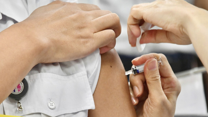 衞生署過去一個月接獲13宗接種新冠疫苗異常事件報告。資料圖片