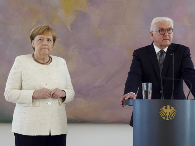 德國總理默克爾在兩星期內，第二次在出席公開活動時身體抖震。AP