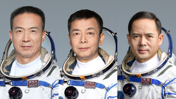 由左至右：费俊龙、邓清明及张陆。新华社