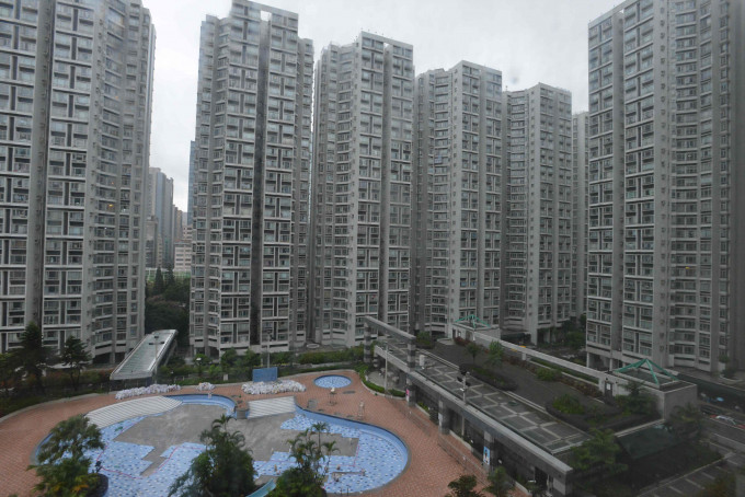 丽港城低层内园景每尺1.45万售。