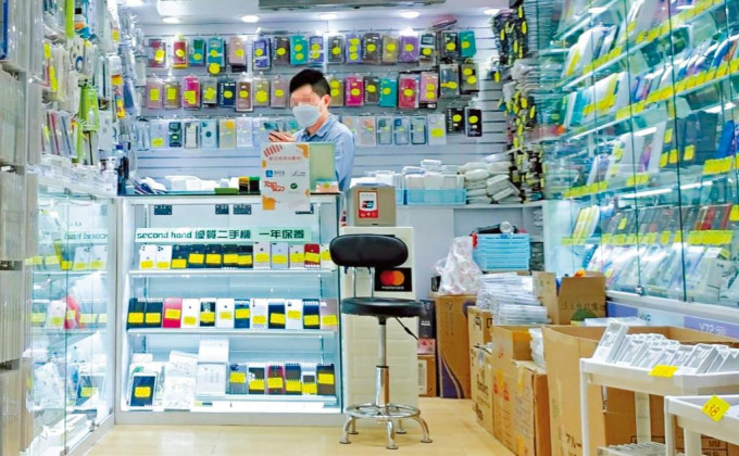 荃湾有买卖手机店铺声称可现金收购消费券。 