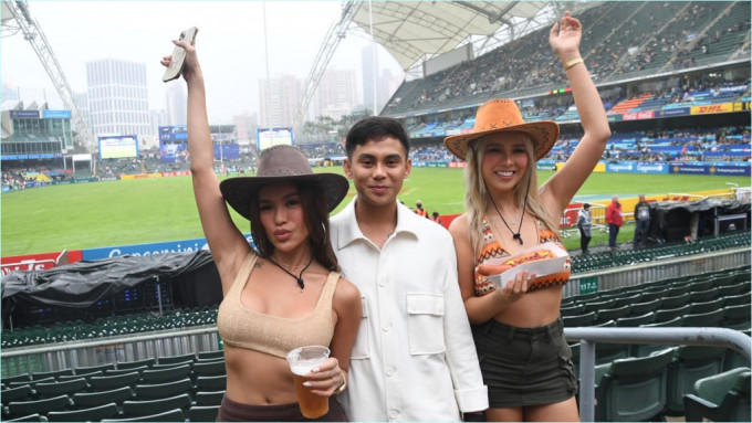 以往的香港七欖，球迷都花心思打扮，以達吸引眼球的目的。