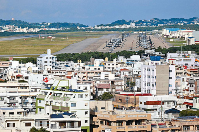 冲绳的普天间美国海军陆战队航空基地。　