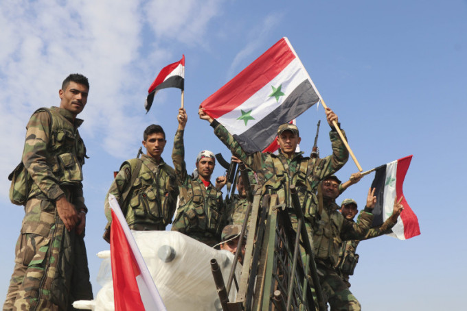 叙利亚政府军增援部队早前抵达叙利亚北部的拉斯艾因市附近。AP