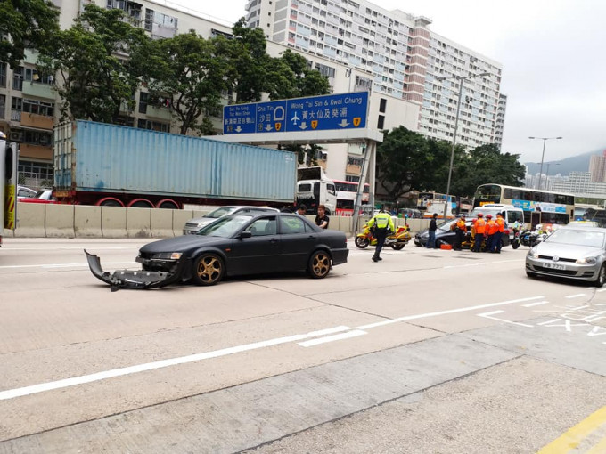 涉事车辆车头损毁。香港突发事故报料FB/网民Wing Chi Chu‎图。