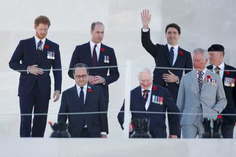 杜鲁多、奥朗德、王储查理斯、威廉及哈利王子一同出席纪念活动。路透社