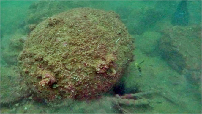 于鹤咀对开海域发现的水雷。
