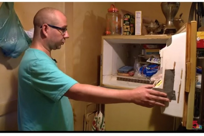 男子在冰箱紙盒內尋獲嬰屍。（網圖）