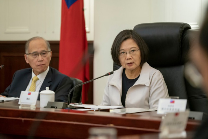 蔡英文昨日听取台湾国安会「香港情势发展专案小组」报告。Facebook图片