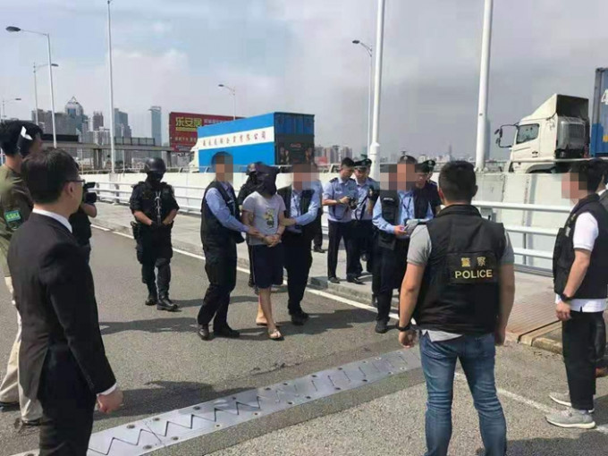 内地向香港移交疑犯。