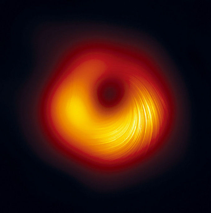 圖為黑洞在偏振光下的影像。