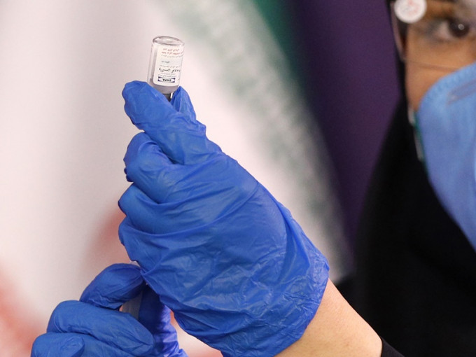 這種名叫「Coviran」的疫苗由國營製藥集團 Barekat 旗下的 Shifa Pharmed 公司研發。AP圖片