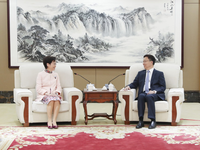 正在深圳的韓正與林鄭月娥會面。新華社圖片