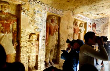 埃及古物部表示，出土坟墓属于高级祭司瓦提耶。AP