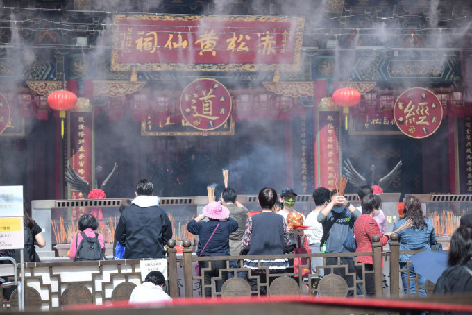 黃大仙祠年三十晚封園，取消公眾上頭炷香活動。