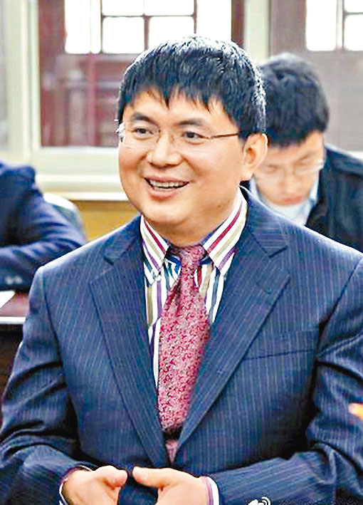 「中國最神秘富豪」肖建華，因非法吸收公眾存款等四罪判監十三年。