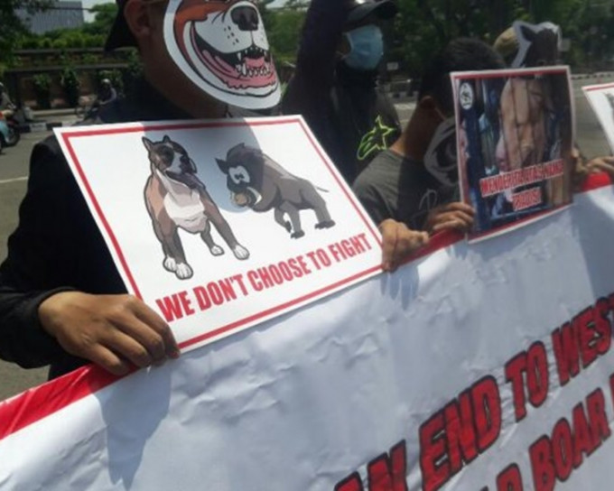 印尼动保团体早前亦到西爪哇省长办公室前发起抗议活动。