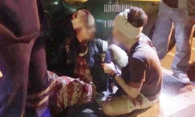 两内地游客到曼谷旅游，在回酒店途中被抢劫并斩伤（网上图片）