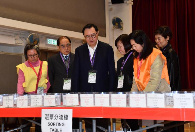 村代表选举1月6日进行第一日投票。新闻处图片