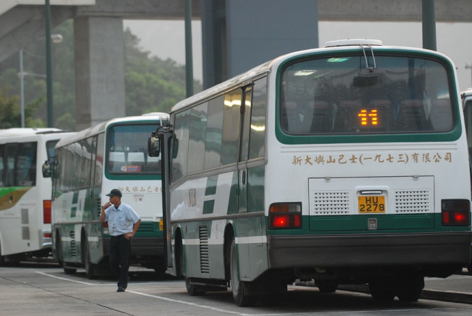 14歲女童乘搭巴士前往大澳期間，在車廂內疑被一名男子非禮。資料圖片