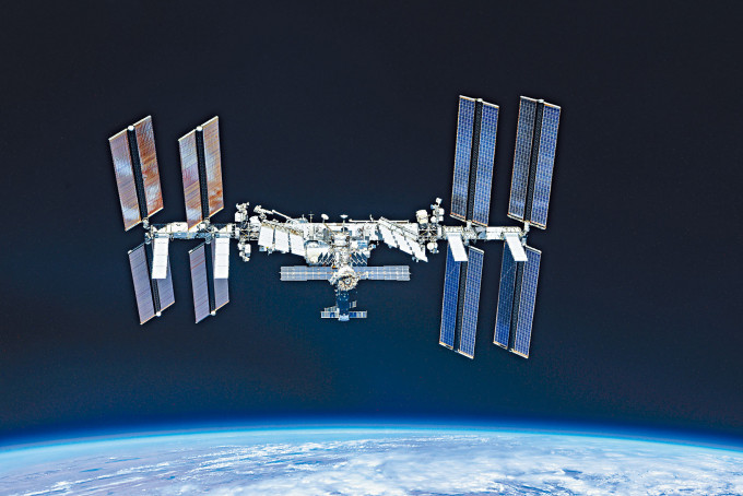 太空总署指国际太空站（图），受俄罗斯导弹击中旧卫星形成的「碎片云」危及。