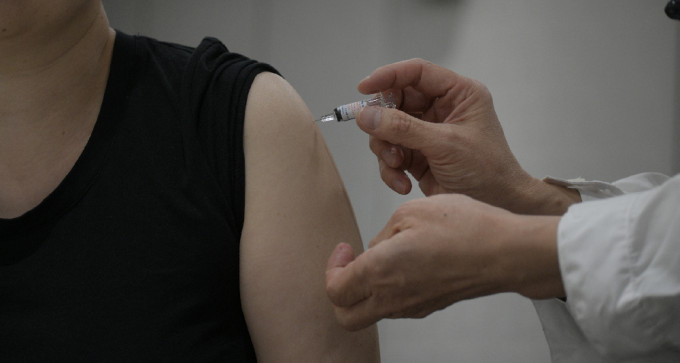 港大研究指一般长期病患者可接种新冠疫苗。（资料图片）