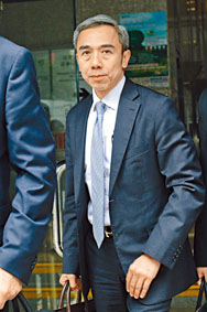 冯永业公职人员行为失当罪成，判入狱九个月。