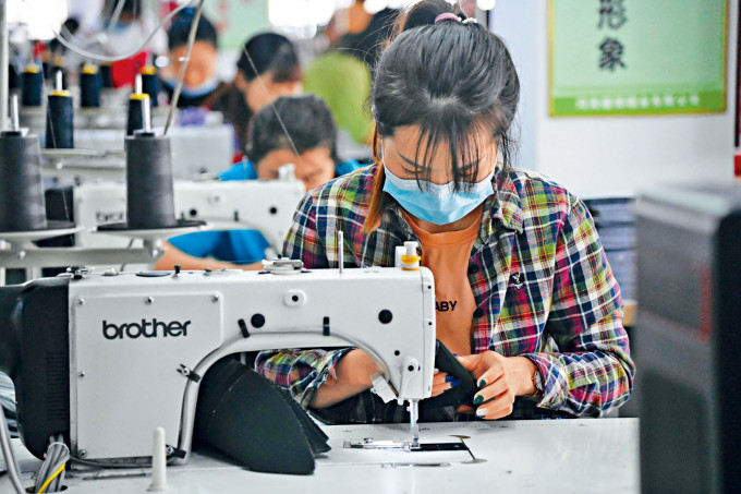 ■中國企業全面復工復產，紡織製衣定單增加。