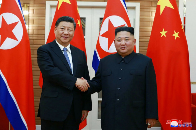 习近平与北韩领袖金正恩会面。AP图片