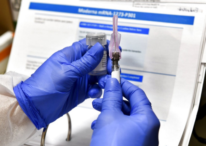 法国明年一月为民众接种新冠肺炎疫苗。AP