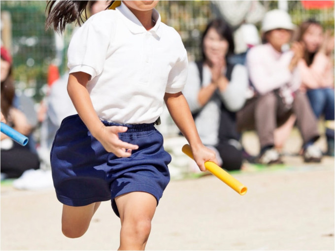 日本小学禁止女学生上体育课时穿内衣。示意图（网图）