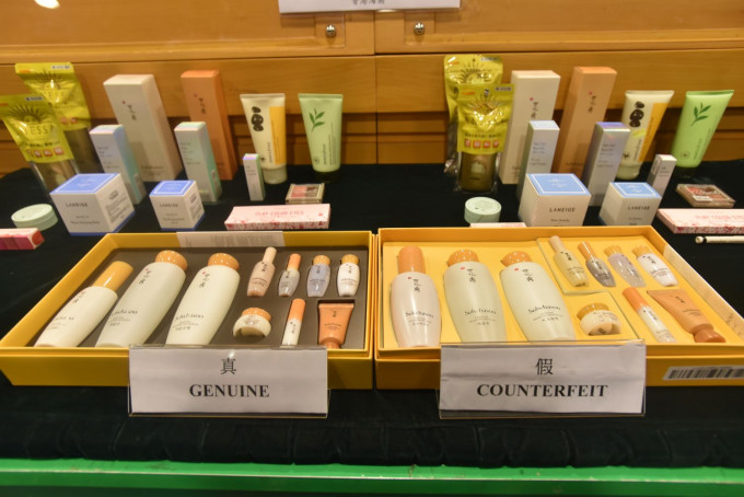 海关检获755件冒牌化妆品及护肤品。